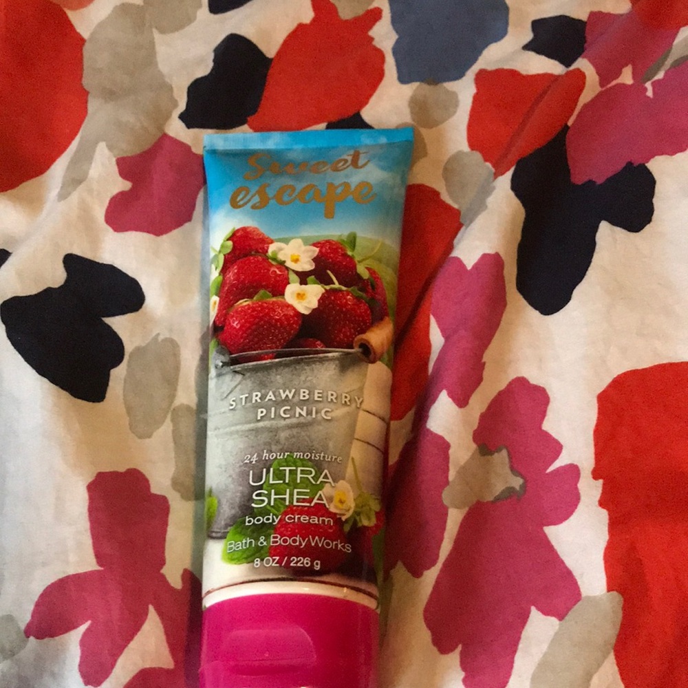 Bath and Body Works Sweet Escape Shea Body Cream
